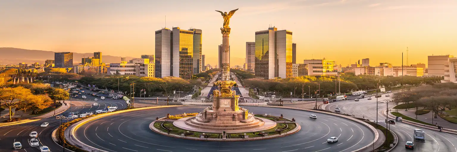 Golden hour view of the Ángel de la Independencia on Paseo de la Reforma in Mexico City